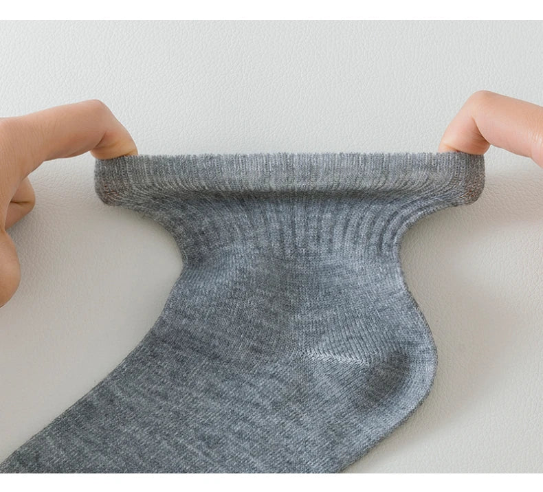 8 Pairs of Men’s and Women’s Black Cotton Business Mid-Length Casual Socks