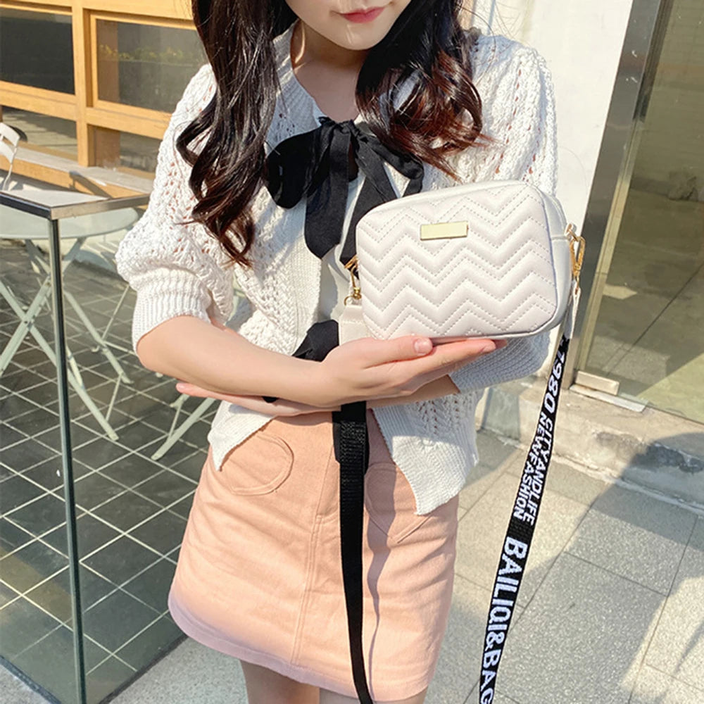 Fashion Women's Shoulder Bag with Wave Pattern