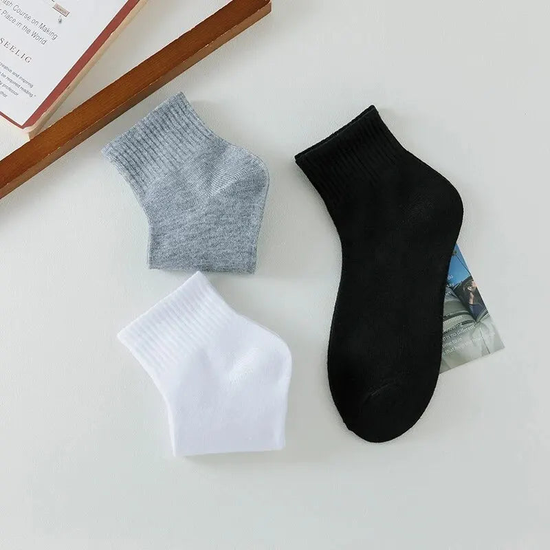 8 Pairs of Men’s and Women’s Black Cotton Business Mid-Length Casual Socks