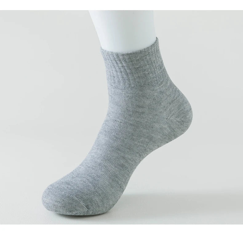 8 Pairs of Men’s and Women’s Black Cotton Business Mid-Length Casual Socks