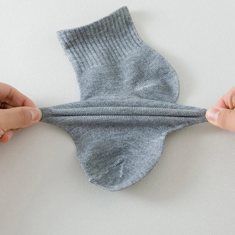 8 Pairs of Men’s and Women’s Black Cotton Business Mid-Length Casual Socks