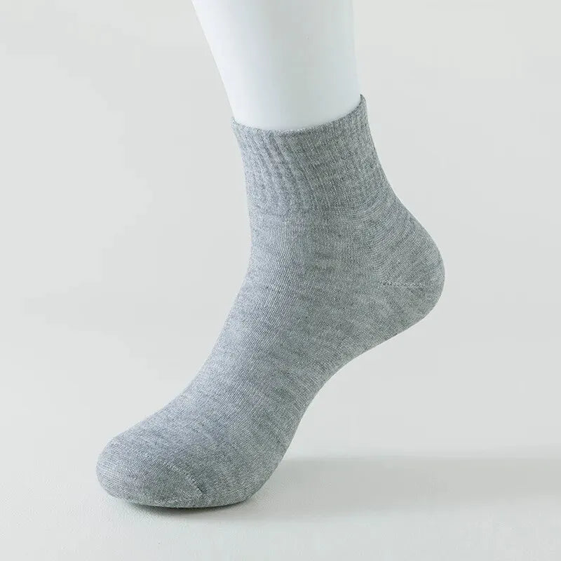 8 Pairs of Men’s and Women’s Black Cotton Business Mid-Length Casual Socks